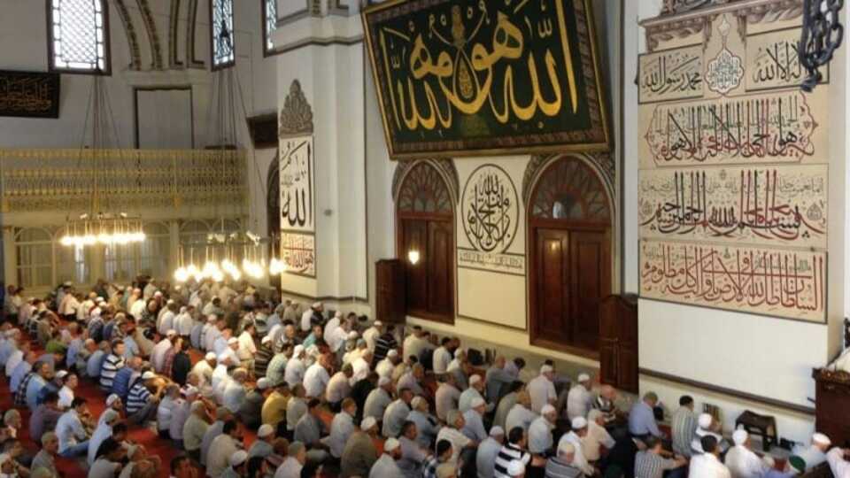 Bursa Cuma namazı saat kaçta?