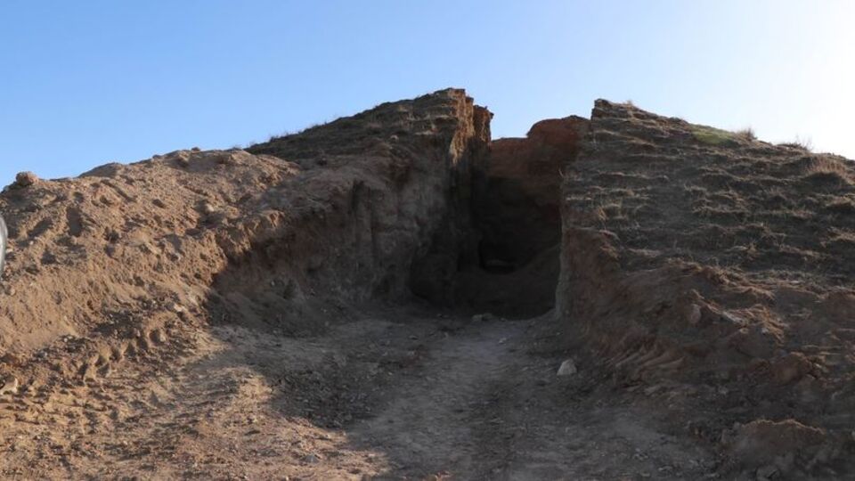 Definecilerin ikiye böldüğü tepeden çıktı!