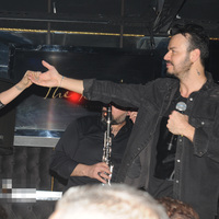 Ünlü isimleri sahnede ağırladı