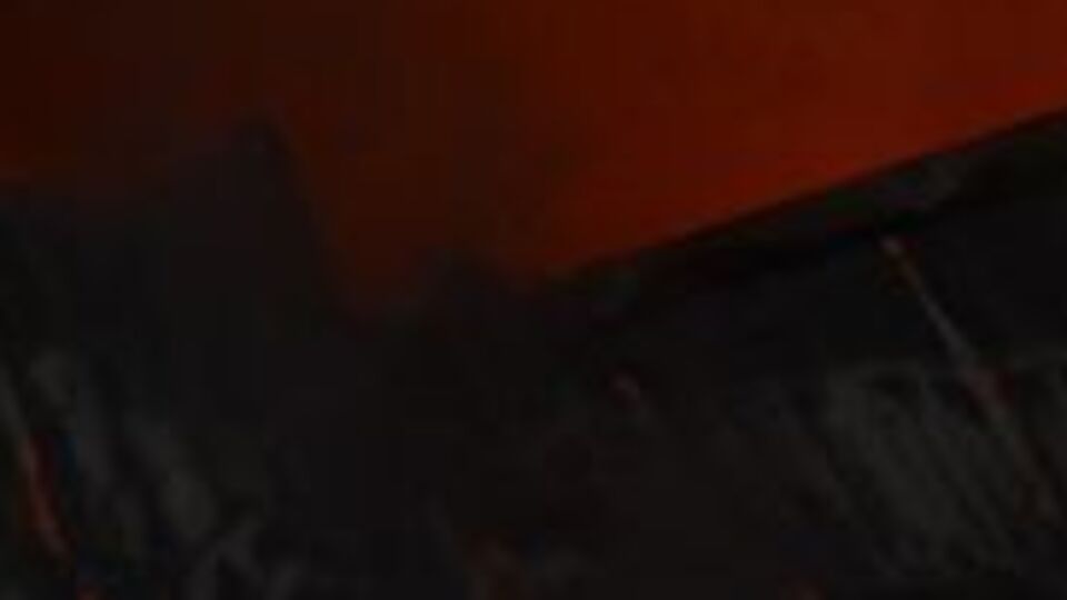 Cinnet getirip ateşe verdi!