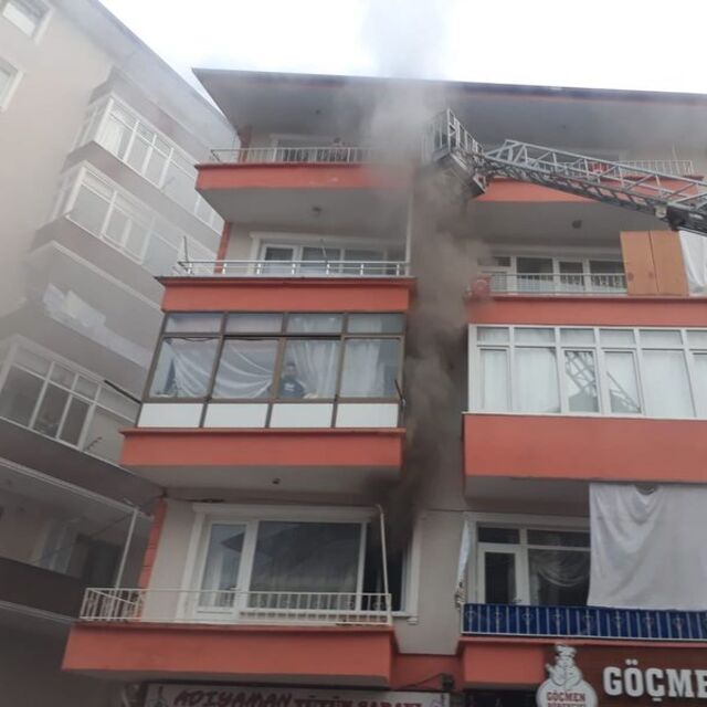 Korkutan yangın! Mahalleli sokağa döküldü