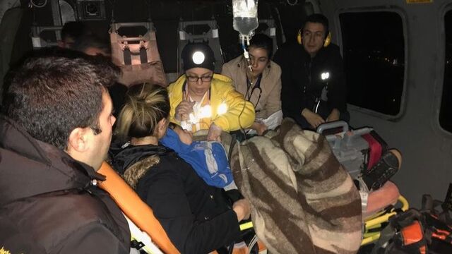 Metal para yutan çocuk helikopterle hastaneye ulaştırıldı