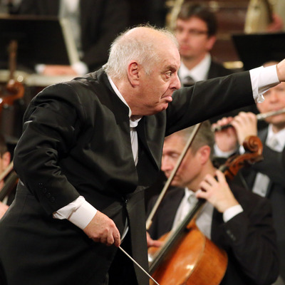 Orkestra şefi diktatördür!