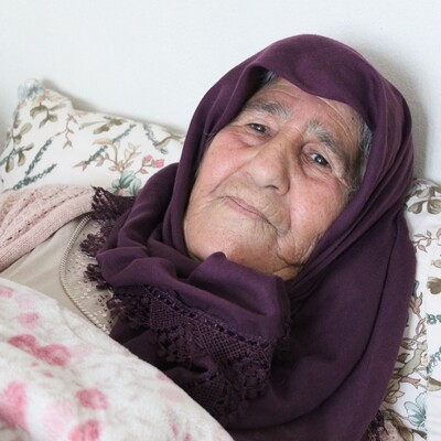 Hastaneler onu kabul edemiyor! 68 yıldır bu şekilde yaşıyor!