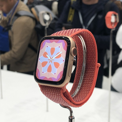 Akıllı saatlerin yarısını tek başına o sattı!