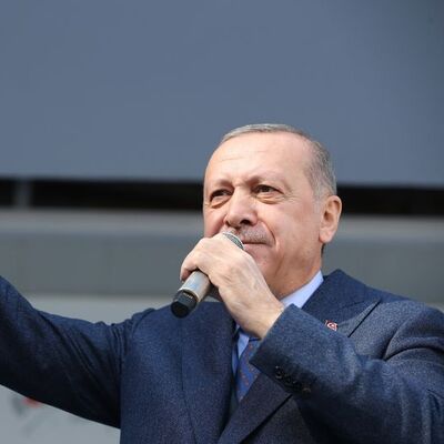 Cumhurbaşkanı Erdoğan: "Bu adam sokak kabadayısı"