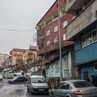 Gizemli 'hızır'! Evlerin kapısına para dolu zarf bırakıyor