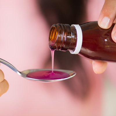 Öksürük şuruplarındaki tehlike! İyileşmek için kullanıyoruz ama...