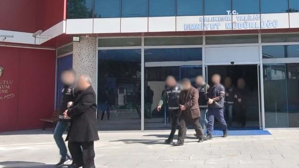 Balıkesir'de dev FETÖ operasyonu
