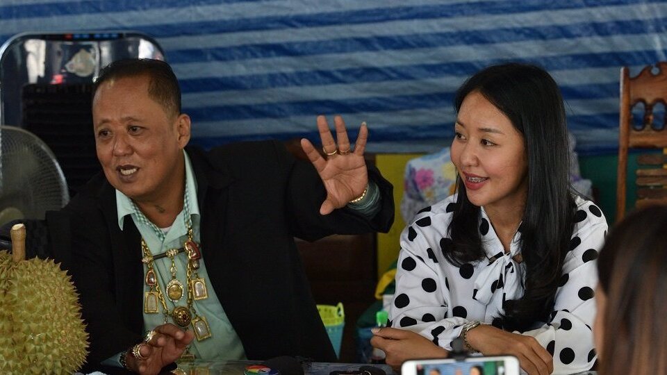 Taylandlı iş adamı kızıyla evlenene 314 bin dolar verecek!