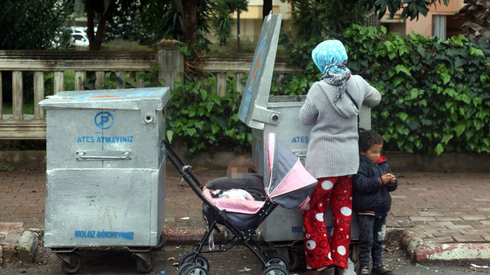Esnafı bıktıran kadın! Para bile topladılar gerçeği öğrenince şok oldular