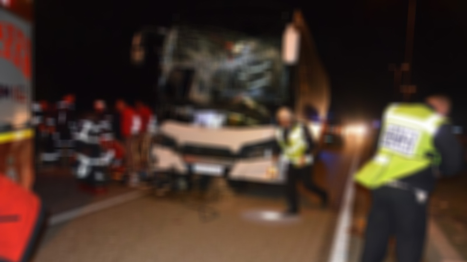 Feci kaza! Yolcu otobüsü TIR'a çarptı: 2'si ağır 20 yaralı