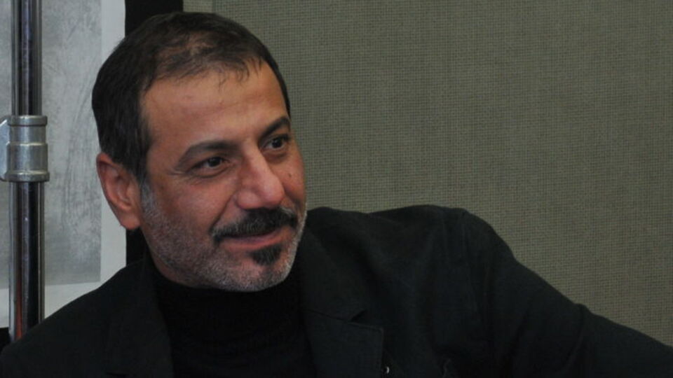 Faruk Aksoy'dan 'Özgür Dünya'