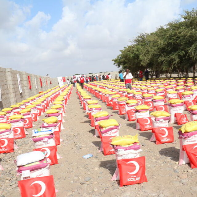 Türk Kızılayı'ndan Yemen'e gıda yardımı
