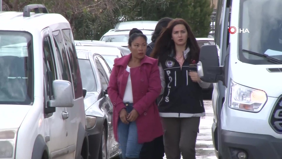 Brezilya'dan geldi polis şüphelendi! Ayakkabılarından çıktı