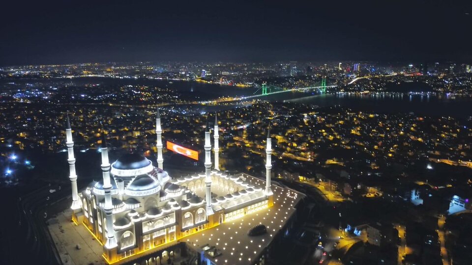 Çamlıca Camii'nde ilk ezan okundu