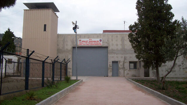AYM'den 'İmralı' kararı! Öcalan'ın arkadaşı için ihlal kararı