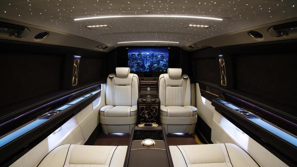 Cenevre'ye özel içi altın kaplamalı araç!