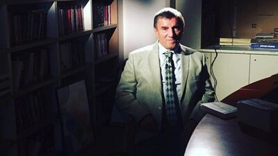 Üstün Dökmen kimdir?