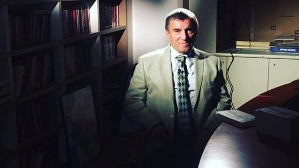 Üstün Dökmen kimdir?