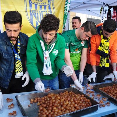 Eskişehir'de taraftarlar Eren ve Mert için toplandı