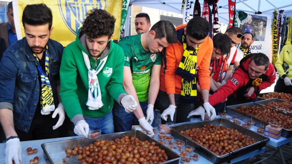 Eskişehir'de taraftarlar Eren ve Mert için toplandı