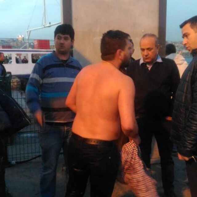 Feribota gitmek isteyen otomobil denize düştü!