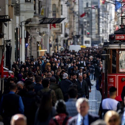 4 kişiden 1'i 'kadın eşit değil' diyor