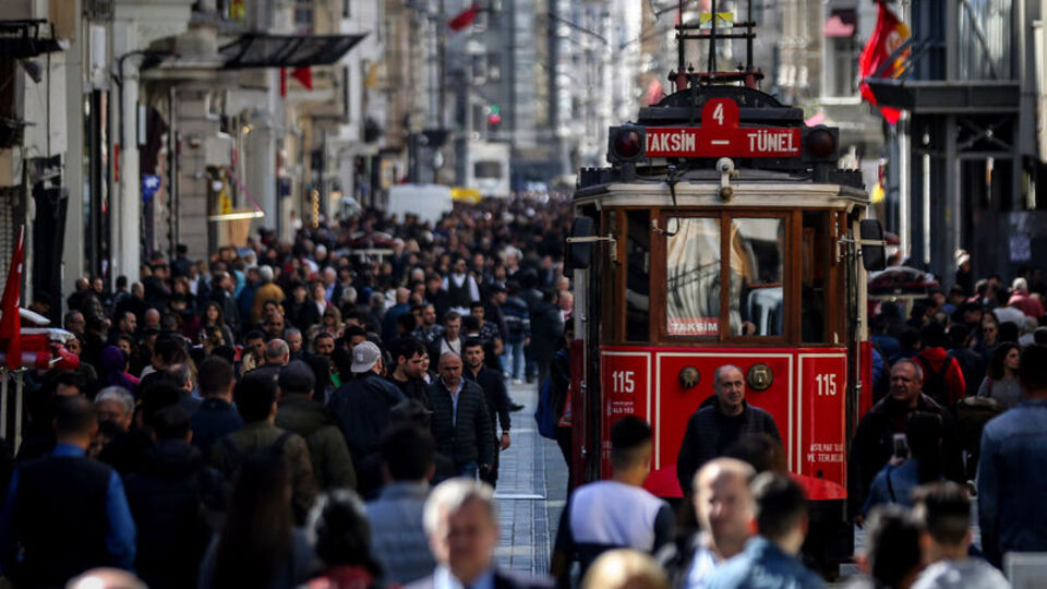 4 kişiden 1'i 'kadın eşit değil' diyor