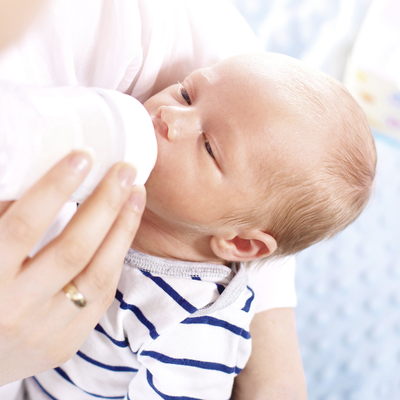 Biberondaki süte sakın bunları eklemeyin!