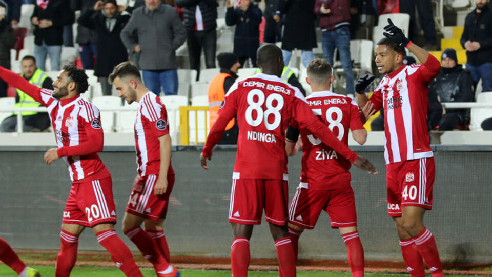 Sivasspor, Yeni Malatya'yı 2 golle geçti!