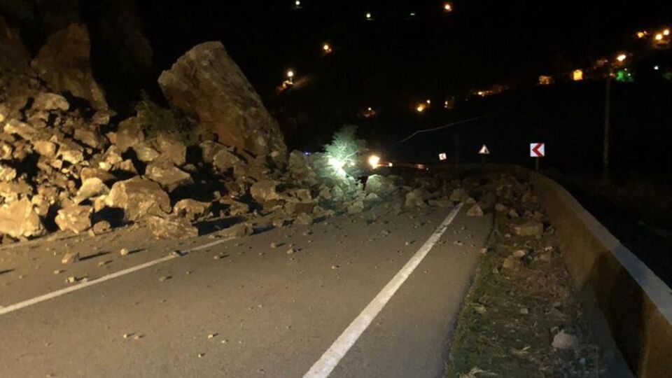 Tirebolu-Gümüşhane karayolunda heyelan