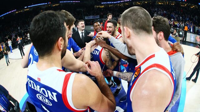 Anadolu Efes'in yıldızı, Barça'yı böyle dize getirdi!