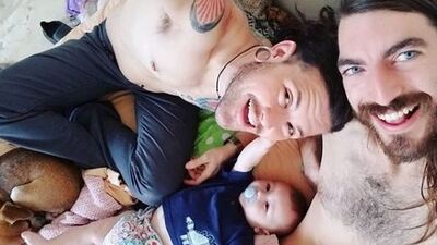 Dünya bunu konuşuyor! Hamile baba kendi çocuğunu doğurdu!