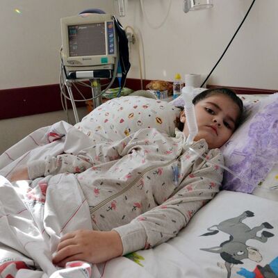 Grip virüsü küçük Esin'i felç etti