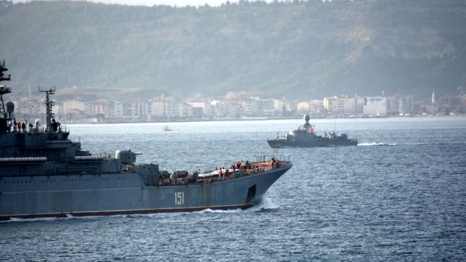 Rus ve Türk savaş gemisi Çanakkale Boğazı'nda karşılaştı