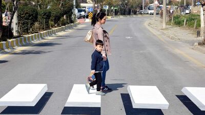 Durmamak imkansız! Sürücüler bariyer sanıp yavaşlıyor ama...