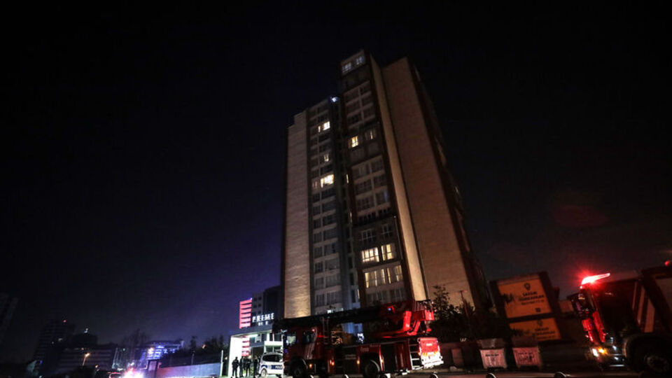 Bağcılar'da 16 katlı otelde yangın çıktı!