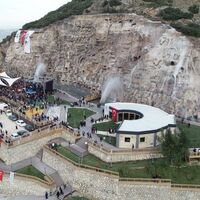 Türkiye'nin en büyük yapay şelalesi Denizli'de açıldı