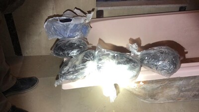 Banyo küvetinin arkasına saklamışlar!