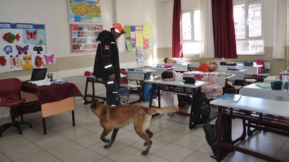 AFAD ile MEB'den ilköğretimde deprem tatbikatı
