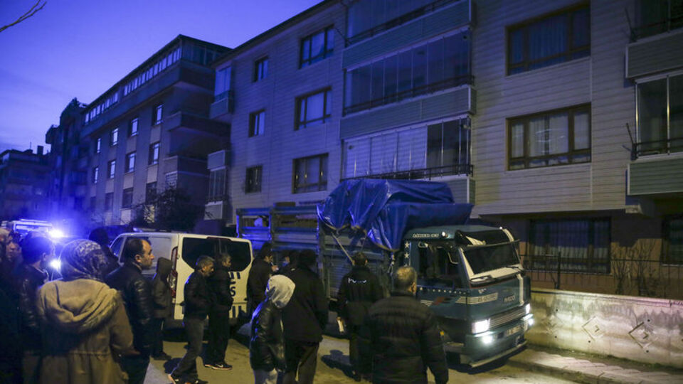 Başkent'te 4 katlı bir bina boşaltıldı! "Baba, bina çöküyor!"