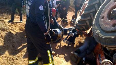 Akılalmaz kaza! Devrilen traktörün altında kaldı!