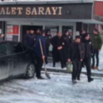 Bahis çetesini polis çaycı kılığında çökertti