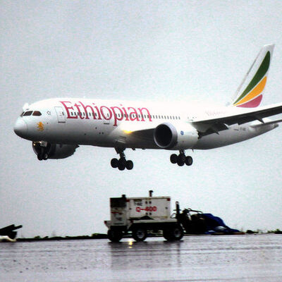 Etiyopya'da yolcu uçağı düştü!