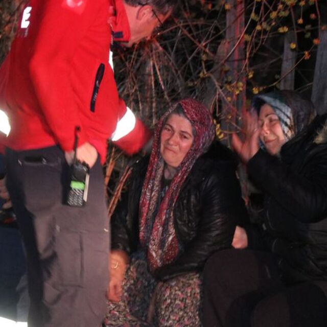 Düğün için biriktirdiği parayı itfaiye eri kurtardı