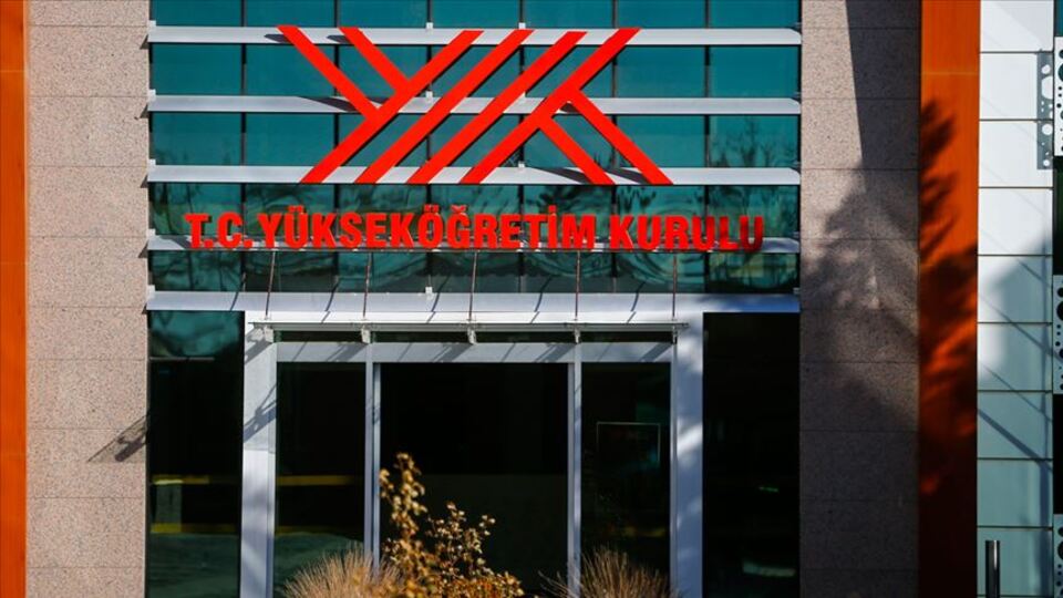 Rektörlerden YÖK'ün 'yağmacı dergi' önlemine destek