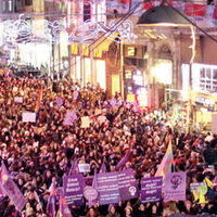 Lütfen bana 8 Mart’ta o absürt mesajları yollamayın!