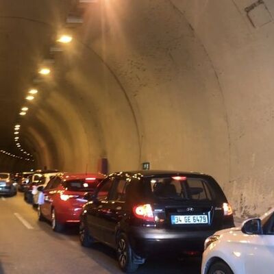 Düğün konvoyunu görünce yaptığı çileden çıkardı!