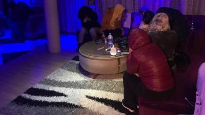 Her şey polisin içeri girmesiyle başladı! Spor salonuna baskın: 13 gözaltı!